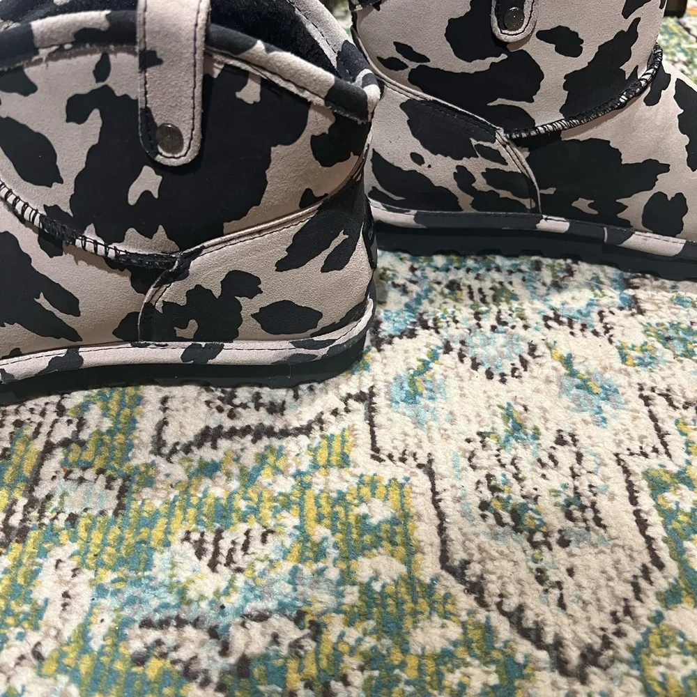 BearPaw Margo Cow Print Suede Boots, Women’s 11 - Picture 3 of 9